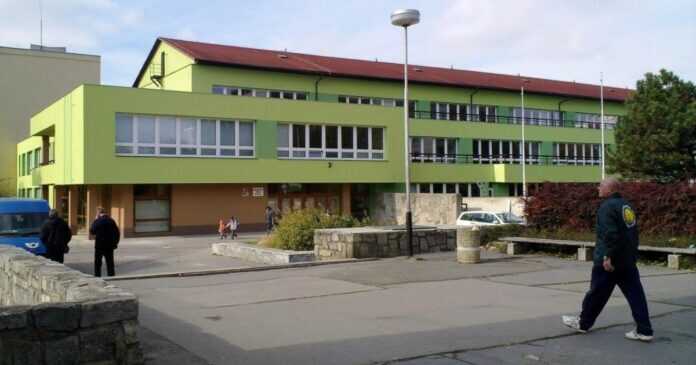 Základní škola Trávník